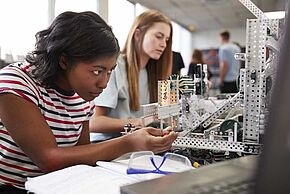 Femmes de science - Fête de la Science - UniversCité / Les Petits Débrouillards - Agrandir l'image, fenêtre modale