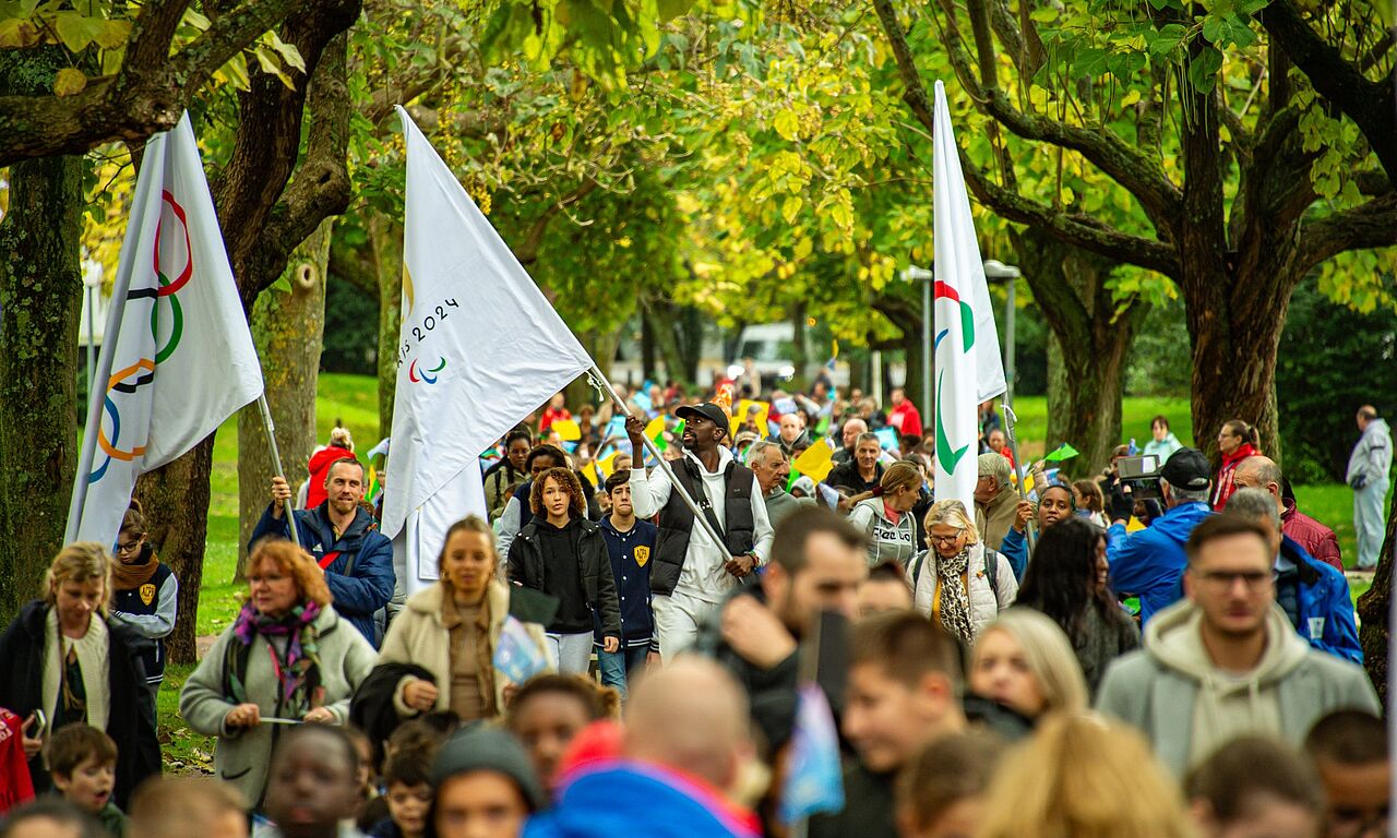 Paris 2024 à Val-de-Reuil : La « Tournée des Drapeaux » des Jeux