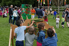 Les amis de Crusoé - Agrandir l'image, fenêtre modale